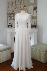 Robe de mariée haut en dentelle et manches longues Sylvie Mispouillé