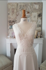robe-de-mariée-fluide-avec-dentelle-Sylvie-Mispouillé