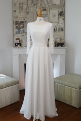 Robe de mariée haut en dentelle et manches longues Sylvie Mispouillé