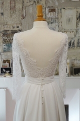 Robe de mariée décolletée dans le dos Sylvie Mispouillé